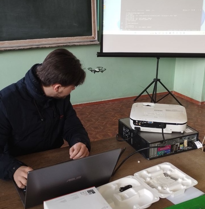 Здобувачі розроблюють ПЗ для керування дроном